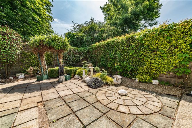 https://photos-a.propertyimages.ie/media/2/8/9/5010982/25ca0bed-ec84-41b2-9e11-9f51e2dadca3_l.jpg