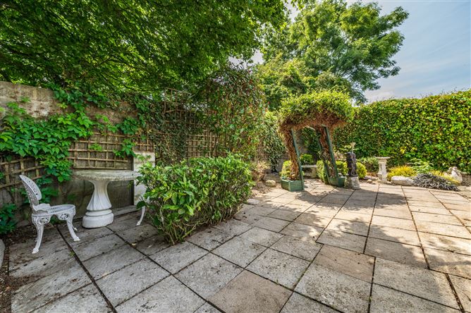 https://photos-a.propertyimages.ie/media/2/8/9/5010982/25ca0bed-ec84-41b2-9e11-9f51e2dadca3_l.jpg