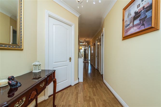 https://photos-a.propertyimages.ie/media/2/8/9/5010982/25ca0bed-ec84-41b2-9e11-9f51e2dadca3_l.jpg