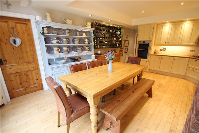 4 Heatherfield Lawn, Carrigaline, Cork