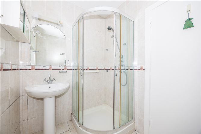 https://photos-a.propertyimages.ie/media/2/9/2/4922292/fe279f48-8f72-4912-9792-7063fd2b7b93_l.jpg
