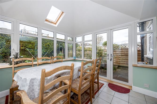https://photos-a.propertyimages.ie/media/2/9/2/4922292/fe279f48-8f72-4912-9792-7063fd2b7b93_l.jpg
