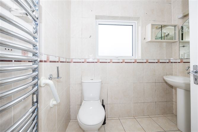 https://photos-a.propertyimages.ie/media/2/9/2/4922292/fe279f48-8f72-4912-9792-7063fd2b7b93_l.jpg