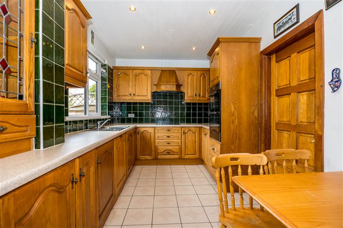 https://photos-a.propertyimages.ie/media/2/9/2/4922292/fe279f48-8f72-4912-9792-7063fd2b7b93_l.jpg