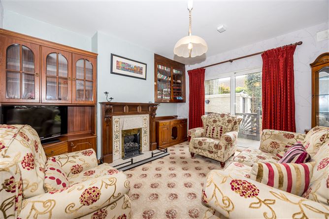 https://photos-a.propertyimages.ie/media/2/9/2/4922292/fe279f48-8f72-4912-9792-7063fd2b7b93_l.jpg