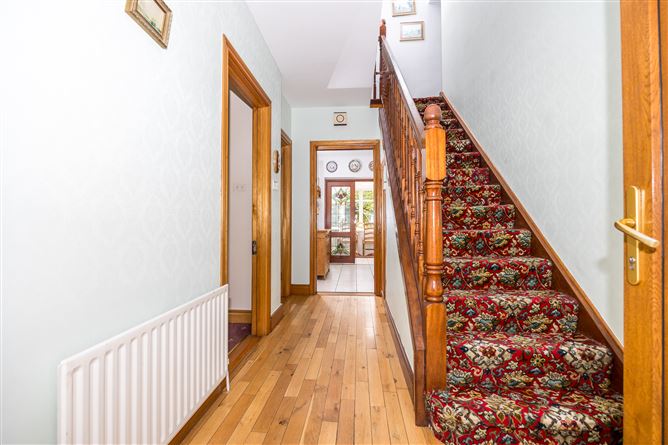 https://photos-a.propertyimages.ie/media/2/9/2/4922292/fe279f48-8f72-4912-9792-7063fd2b7b93_l.jpg