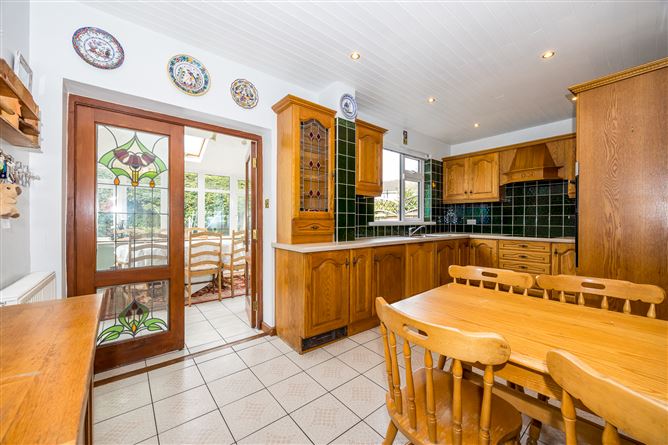 https://photos-a.propertyimages.ie/media/2/9/2/4922292/fe279f48-8f72-4912-9792-7063fd2b7b93_l.jpg