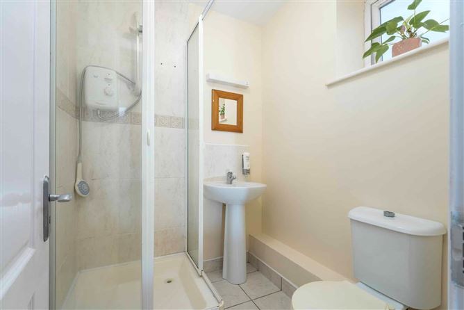 42 Eaton Terrace, Rathcoole, Co. Dublin