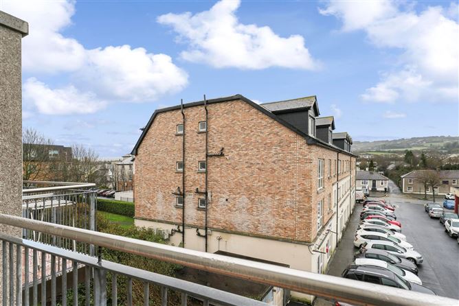 42 Eaton Terrace, Rathcoole, Co. Dublin