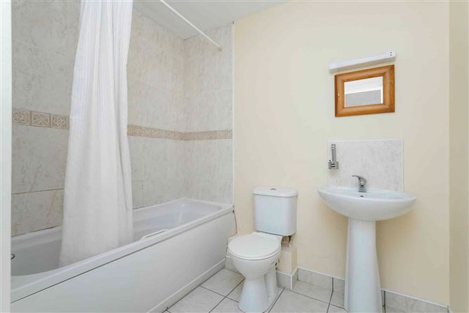 42 Eaton Terrace, Rathcoole, Co. Dublin