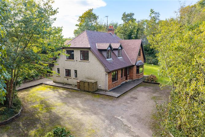 Blackberry Cottage, 5 Brookwood, Crosshaven Road, Carrigaline, Cork