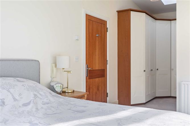 15 Beechwood Court, Blackrock, County Dublin