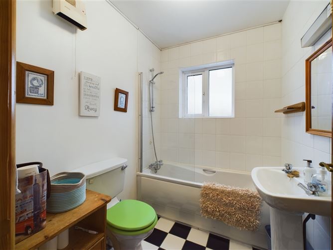 7 Atlantean Cottages, Kilkee, Co. Clare.