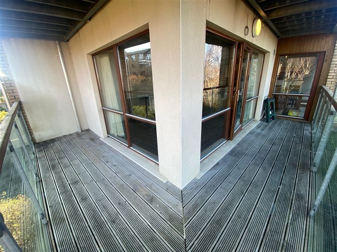 Hunters Hall, Hunters Wood, Ballycullen, Dublin 24