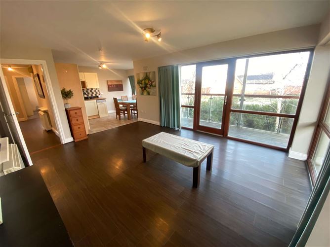 Hunters Hall, Hunters Wood, Ballycullen, Dublin 24