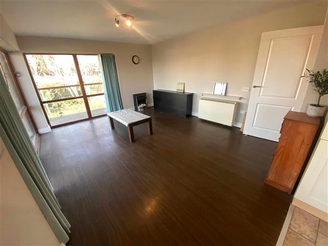 Hunters Hall, Hunters Wood, Ballycullen, Dublin 24