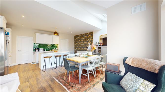 Photo 10 of 31 — 8 Dodderbrook Rise, Ballycullen, Dublin