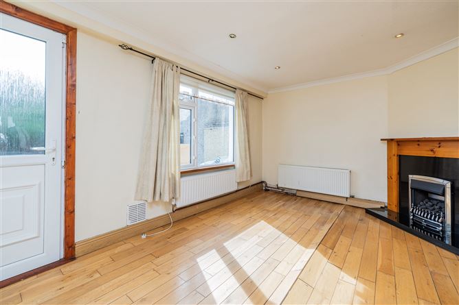 https://photos-a.propertyimages.ie/media/2/9/7/4953792/4d3b3380-a528-4d52-8e05-61d1165b6020_l.jpg