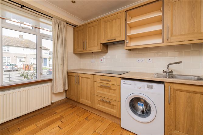 https://photos-a.propertyimages.ie/media/2/9/7/4953792/4d3b3380-a528-4d52-8e05-61d1165b6020_l.jpg
