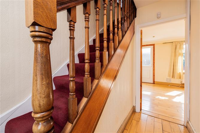https://photos-a.propertyimages.ie/media/2/9/7/4953792/4d3b3380-a528-4d52-8e05-61d1165b6020_l.jpg