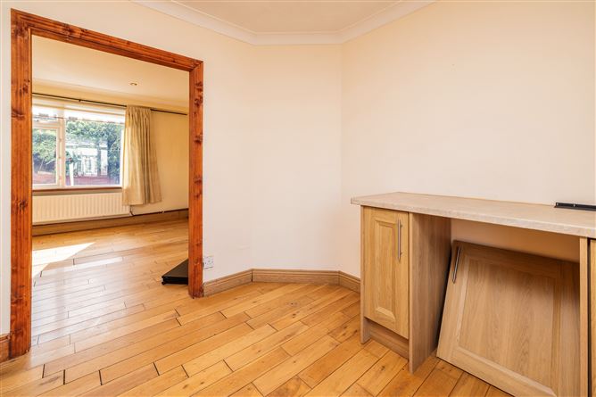 https://photos-a.propertyimages.ie/media/2/9/7/4953792/4d3b3380-a528-4d52-8e05-61d1165b6020_l.jpg