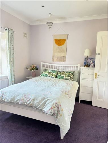 https://photos-a.propertyimages.ie/media/2/9/7/4954792/e68df964-7da9-4c01-8833-ffdd498974fa_l.jpg