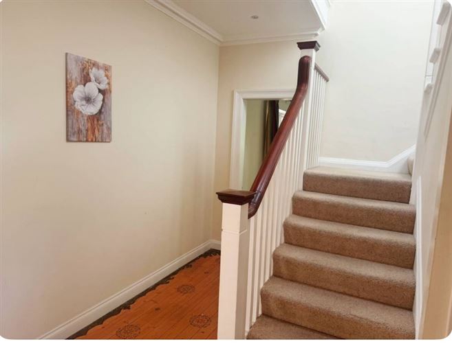 https://photos-a.propertyimages.ie/media/2/9/7/4954792/e68df964-7da9-4c01-8833-ffdd498974fa_l.jpg