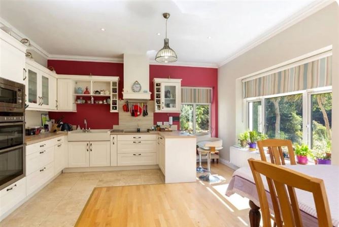 https://photos-a.propertyimages.ie/media/2/9/7/4954792/e68df964-7da9-4c01-8833-ffdd498974fa_l.jpg