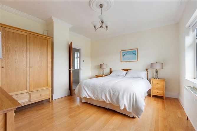 https://photos-a.propertyimages.ie/media/2/9/8/5016892/a2fbb0ae-92a0-4b7d-8dff-82b108f1438b_l.jpg