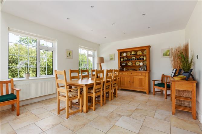https://photos-a.propertyimages.ie/media/2/9/8/5016892/a2fbb0ae-92a0-4b7d-8dff-82b108f1438b_l.jpg