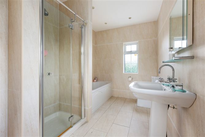 https://photos-a.propertyimages.ie/media/2/9/8/5016892/a2fbb0ae-92a0-4b7d-8dff-82b108f1438b_l.jpg