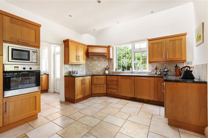 https://photos-a.propertyimages.ie/media/2/9/8/5016892/a2fbb0ae-92a0-4b7d-8dff-82b108f1438b_l.jpg