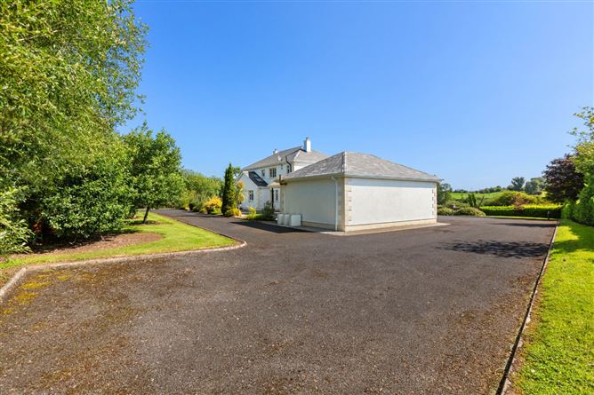 https://photos-a.propertyimages.ie/media/2/9/8/5016892/a2fbb0ae-92a0-4b7d-8dff-82b108f1438b_l.jpg