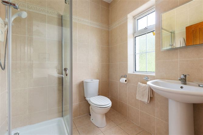 https://photos-a.propertyimages.ie/media/2/9/8/5016892/a2fbb0ae-92a0-4b7d-8dff-82b108f1438b_l.jpg