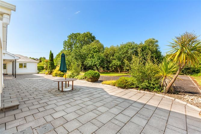 https://photos-a.propertyimages.ie/media/2/9/8/5016892/a2fbb0ae-92a0-4b7d-8dff-82b108f1438b_l.jpg