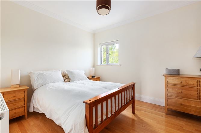 https://photos-a.propertyimages.ie/media/2/9/8/5016892/a2fbb0ae-92a0-4b7d-8dff-82b108f1438b_l.jpg