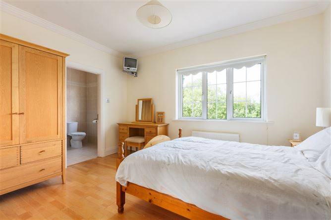 https://photos-a.propertyimages.ie/media/2/9/8/5016892/a2fbb0ae-92a0-4b7d-8dff-82b108f1438b_l.jpg