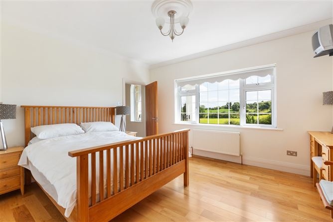 https://photos-a.propertyimages.ie/media/2/9/8/5016892/a2fbb0ae-92a0-4b7d-8dff-82b108f1438b_l.jpg