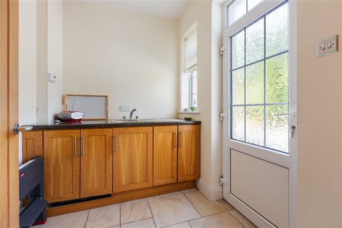 https://photos-a.propertyimages.ie/media/2/9/8/5016892/a2fbb0ae-92a0-4b7d-8dff-82b108f1438b_l.jpg