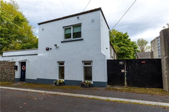 Crinken Lodge, Crinken Lane, Shankill, Dublin 18