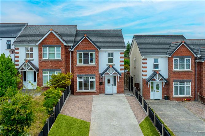 Photo 1 of 33 — 90 Drumalee Manor, Cavan, County Cavan