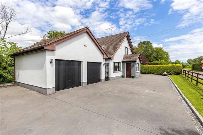 Pump Cross, Wilkinstown, Navan, Co. Meath