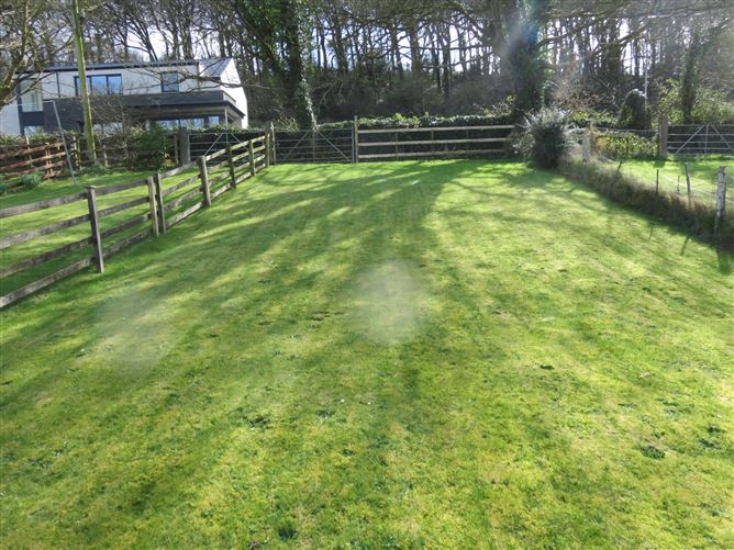 10 St. Josephs Place, Courtmacsherry,   West Cork