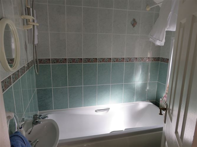 10 St. Josephs Place, Courtmacsherry,   West Cork