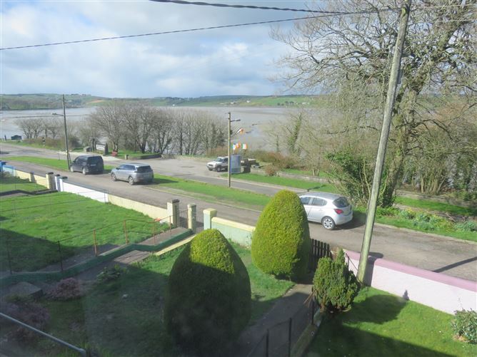 10 St. Josephs Place, Courtmacsherry,   West Cork