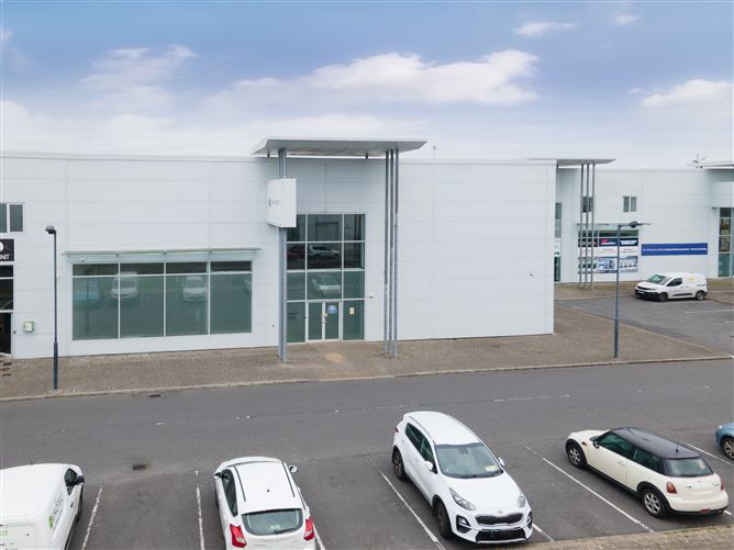 https://photos-a.propertyimages.ie/media/3/0/3/4963303/3f910a1b-6ccb-4bb8-b537-31f1932ef5be_l.jpg