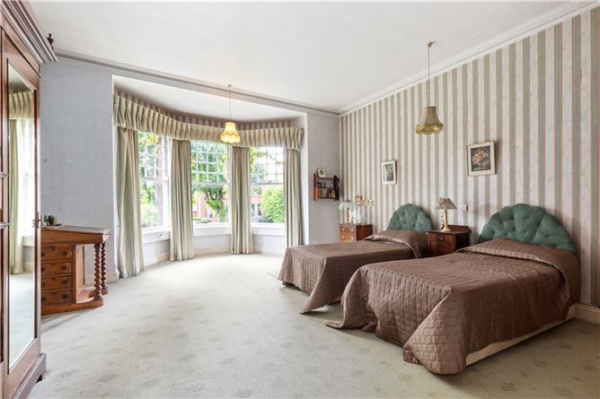 https://photos-a.propertyimages.ie/media/3/0/4/4935403/3a09bb86-6b0a-47ff-b893-c6a35523887e_l.jpg