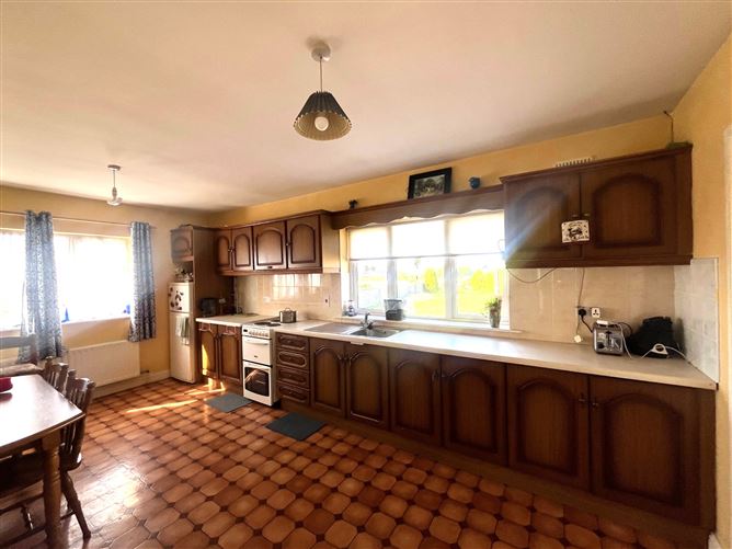 12 Rosebury Court, Knock, Mayo