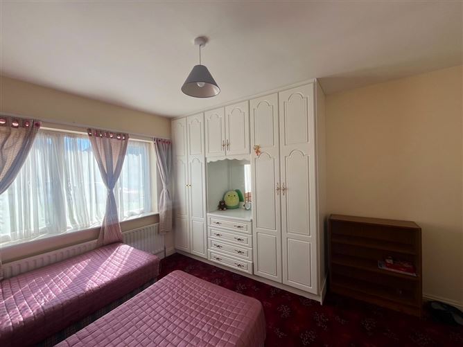 12 Rosebury Court, Knock, Mayo