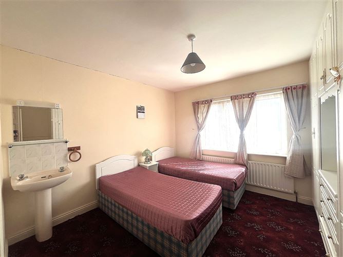 12 Rosebury Court, Knock, Mayo